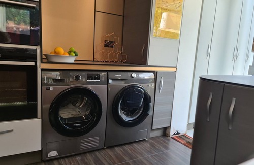 Hackney Casa | STYLISH TOWNHOUSE in Vibrant London Fields – Cozy Retreat for Families & Friends