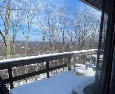 Village at Camelback Villa | Stylish Townhouse Steps to Ski Mtn & Waterpark