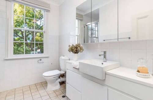 Woollahra Casa | Stylish & Trendy Family home in Woollahra +Parking