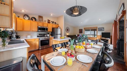 Truckee Casa | Stylish Truckee Retreat Deck Near Lake Skiing Moraine by AvantStay