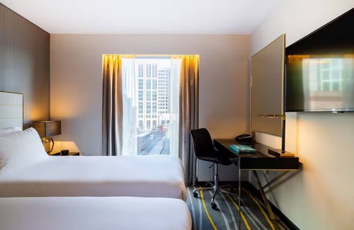 Portsoken Hotel | Stylish Twin Room w/City Views & Walk-In Shower – Central London Stay