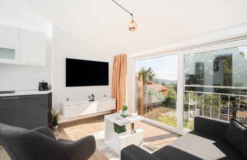 Presika Apartamento | Stylish Two Bedroom Apartment in Labin - Two Bedroom Apartment with Terrace