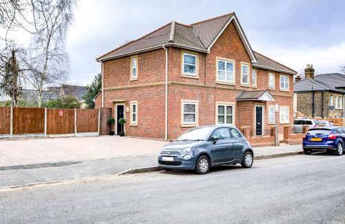 Havering Apartamento | Stylish Two Bedroom Apartment With Free Parking!