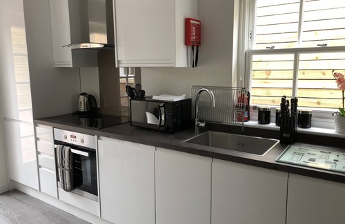 St Albans Apartamento | Elegante de dos habitaciones en el corazón del histórico St Albans - ¡Estacionamiento gratis en el lugar!