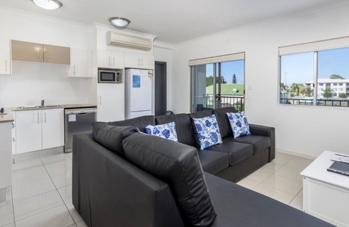 Bellara Apartamento | Stylish Unit with Water Views