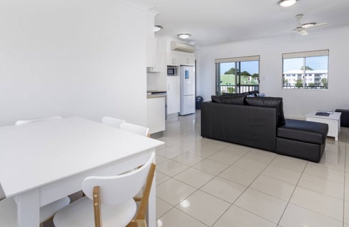 Bellara Apartamento | Stylish Unit with Water Views