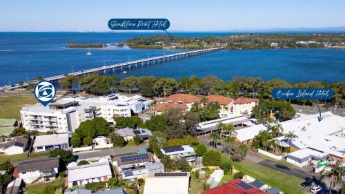 Bellara Casa | Stylish Unit With Water Views