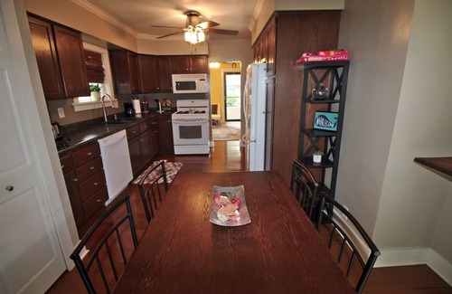 Madison Casa | Stylish & Updated Bungalow