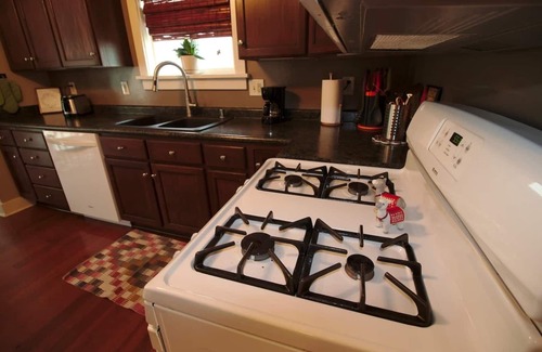 Madison Casa | Stylish & Updated Bungalow