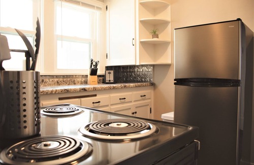 Bloomington Apartamento | Stylish Updated Downtown Apartment