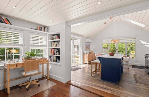 Yarmouth Port Casa | Stylish Updated Home, walk to Dennis Pond, Hot Tub!