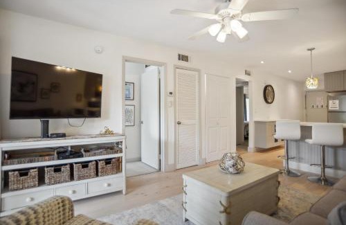 Palmetto Dunes Villa | Stylish Upscale Beachside Villa Pool View