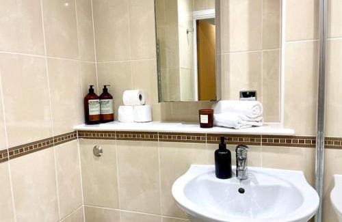 Century Wharf Apartamento | Stylish Urban Escape Cardiff Bay Free Parking
