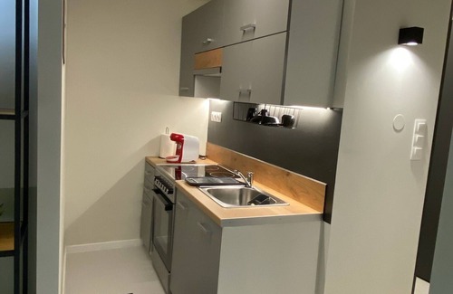Vardaris Apartamento | Stylish Urban Rental Unit With Private Entrance #E1
