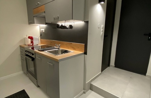 Vardaris Apartamento | Stylish Urban Rental Unit With Private Entrance #E1