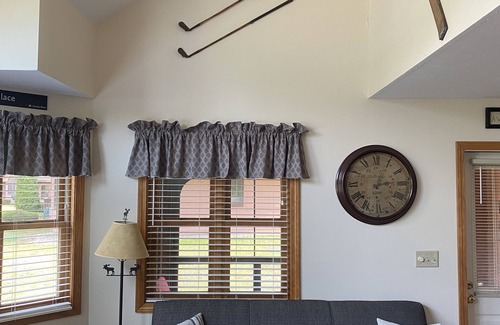 North Woodstock Casa | Stylish Vacation Getaway in the White Mountains not far from Loon Mountain.