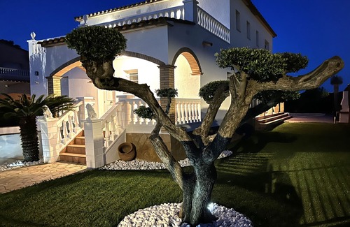 Sant Pere Pescador Villa | Elegante villa con piscina privada en la bahía de Roses