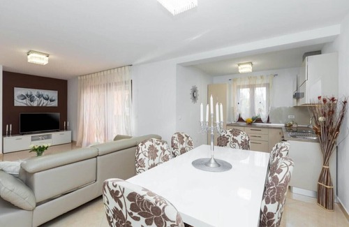 Mugeba Villa | Stylish Villa Mirjana with private Pool near Poreč