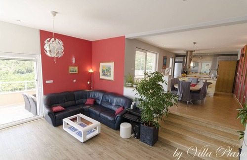 Plano Villa | Elegante villa ***** con piscina climatizada y vista al mar, wifi gratis