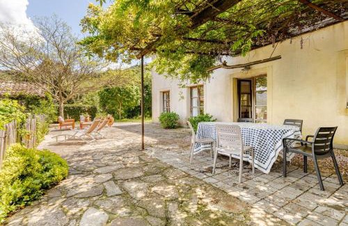 Olargues Villa | Stylish villa with large pool and stunning views