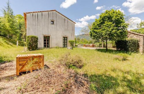 Olargues Villa | Stylish villa with large pool and stunning views