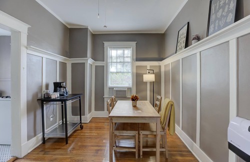 Midtown Apartamento | Stylish Vintage Apartment in Midtown Close to All!
