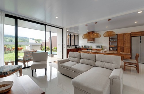 Aguas termales de Arenal Villa | Stylish Volcano Villa w/ Jacuzzi & Private Pool, volcano views, sun deck, WiFi