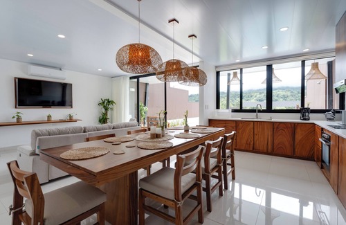 Aguas termales de Arenal Villa | Stylish Volcano Villa w/ Jacuzzi & Private Pool, volcano views, sun deck, WiFi