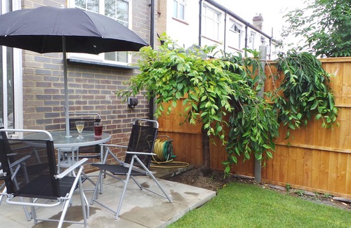 West Green Casa | Casa contemporánea de 5 estrellas, capacidad para 15 personas, 10 minutos hasta el tubo Turnpike Lane DESAYUNO GRATIS