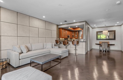 Westwood Apartamento | Stylish Westwood Condo | Near UCLA & Century City