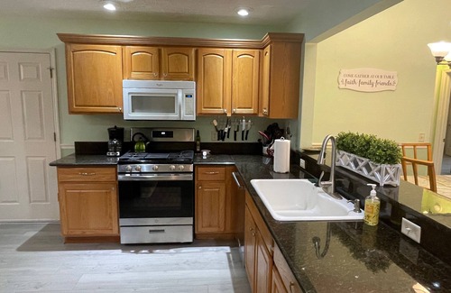 Winifred Casa | Stylish Winifred Home w/Lanai, Patio, & Golf Cart Near Lake Sumter Landing