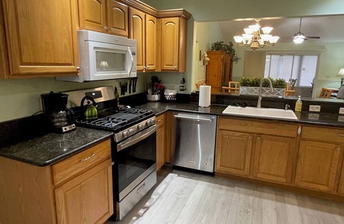 Winifred Casa | Stylish Winifred Home w/Lanai, Patio, & Golf Cart Near Lake Sumter Landing