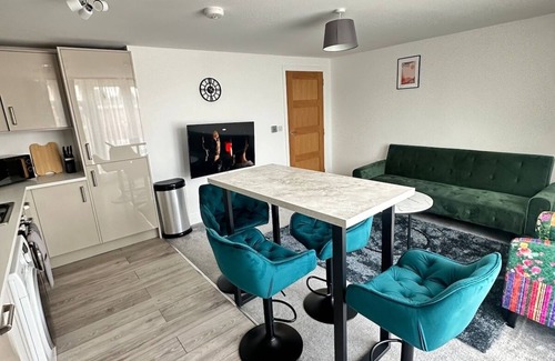 Woking Apartamento | Stylish Woking Stay + Parking