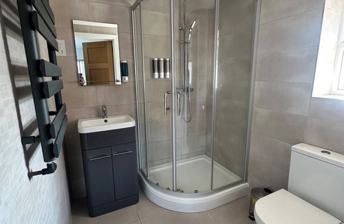 Woking Apartamento | Stylish Woking Stay + Parking