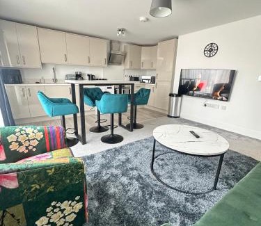 Woking Apartamento | Stylish Woking Stay & Parking