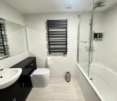 Woking Apartamento | Stylish Woking Stay & Parking