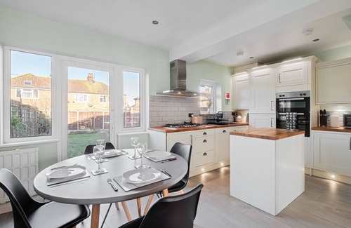 Bedford Casa | Stylishly decorated 3-bed house