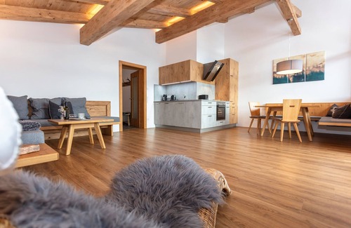 Unken Apartamento | Stylishly furnished apartment (80 m²) for up to 6 people with a large sunny balcony