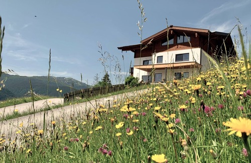 Unken Apartamento | Stylishly furnished apartment (80 m²) for up to 6 people with a large sunny balcony