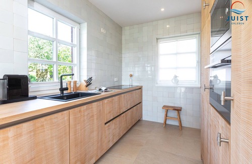 Juist Casa | Stylishly furnished vacation home with terrace on the mudflats.