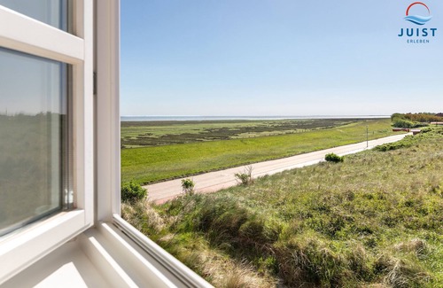 Juist Casa | Stylishly furnished vacation home with terrace on the mudflats.