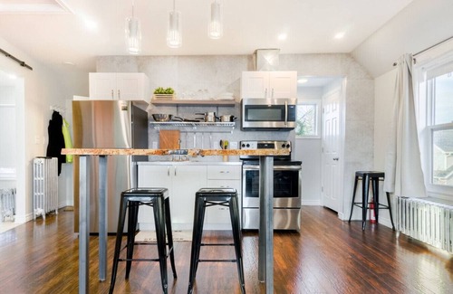 Niagara Falls Apartamento | Stylishly Remodeled Queen Victoria Loft