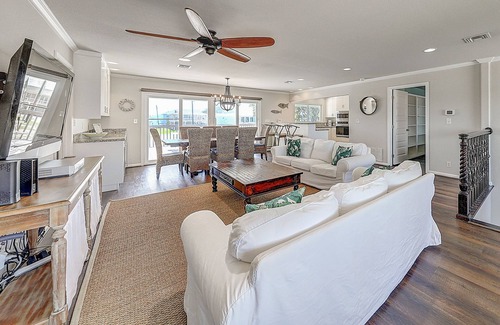 Key Allegro Casa | Stylishly Remodeled Home w/ Canal Views & Private Deck - Near Beach