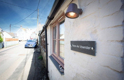 The Lizard Cabaña | Stylishly renovated studio cottage in The Lizard by Porthleven & Lizard Holidays