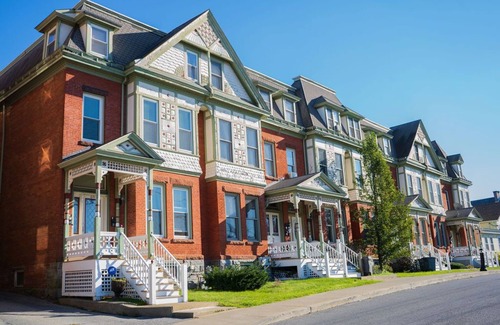 Poughkeepsie Casa | Stylist and spacious centrally located one bedroom apartment