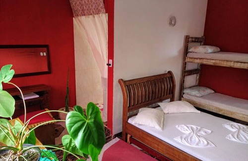 Bairro da Enseada Cama Y Desayuno | Suíte 1 com piscina e wi-fi em Caraguatatuba