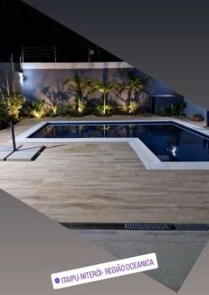 Niteroi Casa | Suíte com varanda em casa moderna e familiar da Mirian