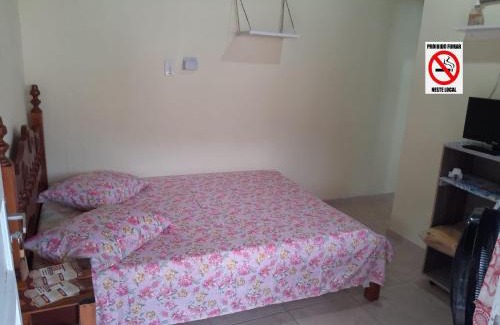 Praia da Enseada Apartamento | Suíte externa com entrada independente