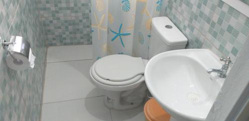 Praia da Enseada Apartamento | Suíte externa com entrada independente