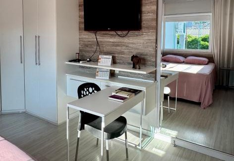 Capoeiras Casa | Suíte Grande com AR, TV e sacada em Florianópolis